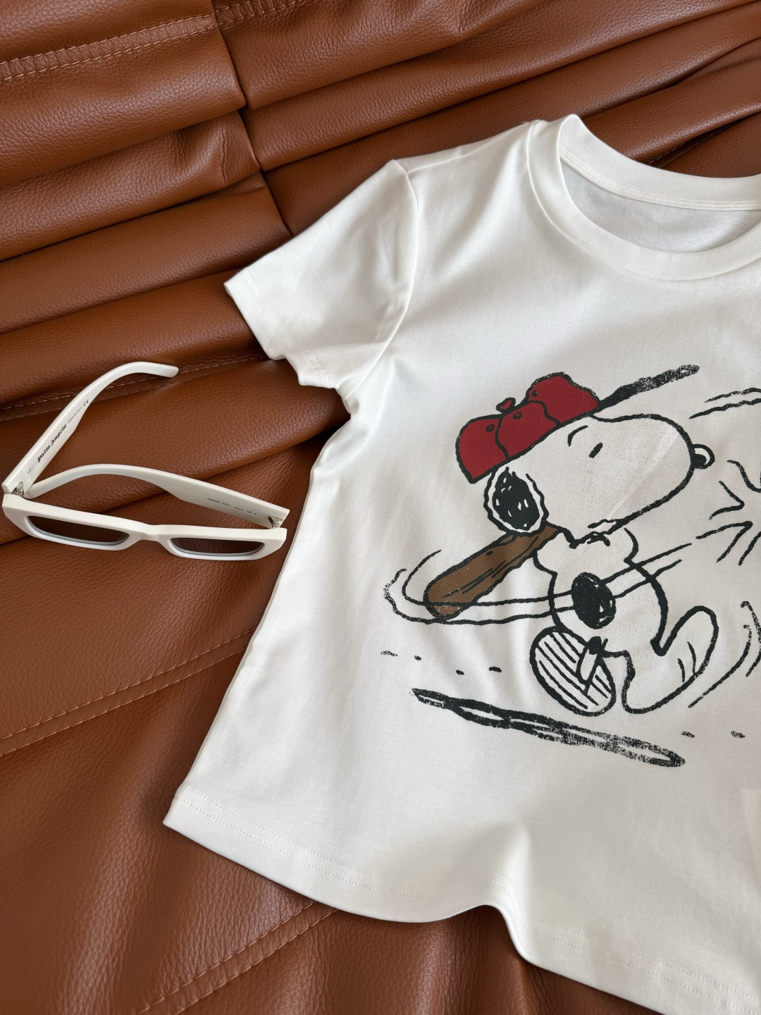 夏季必备款 史努比图案修身T恤 太好穿了啊 单穿内搭必备 采用带有弹性的棉质面料 上身修身显瘦 妥妥的时