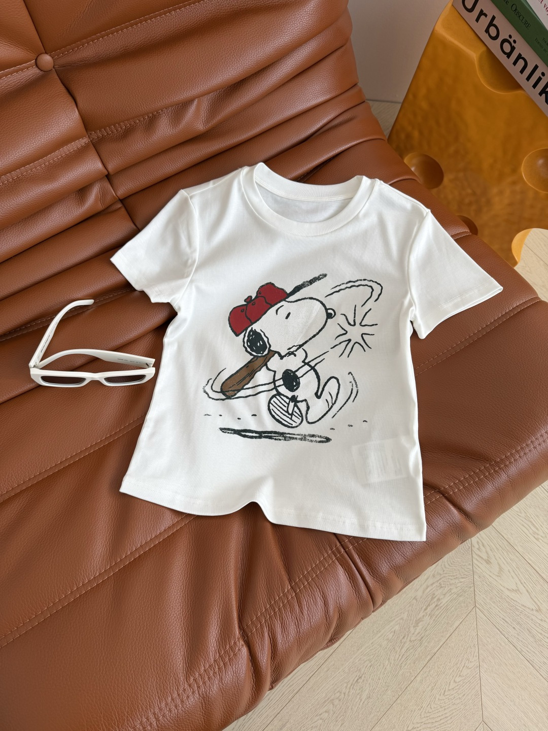 夏季必备款 史努比图案修身T恤 太好穿了啊 单穿内搭必备 采用带有弹性的棉质面料 上身修身显瘦 妥妥的时