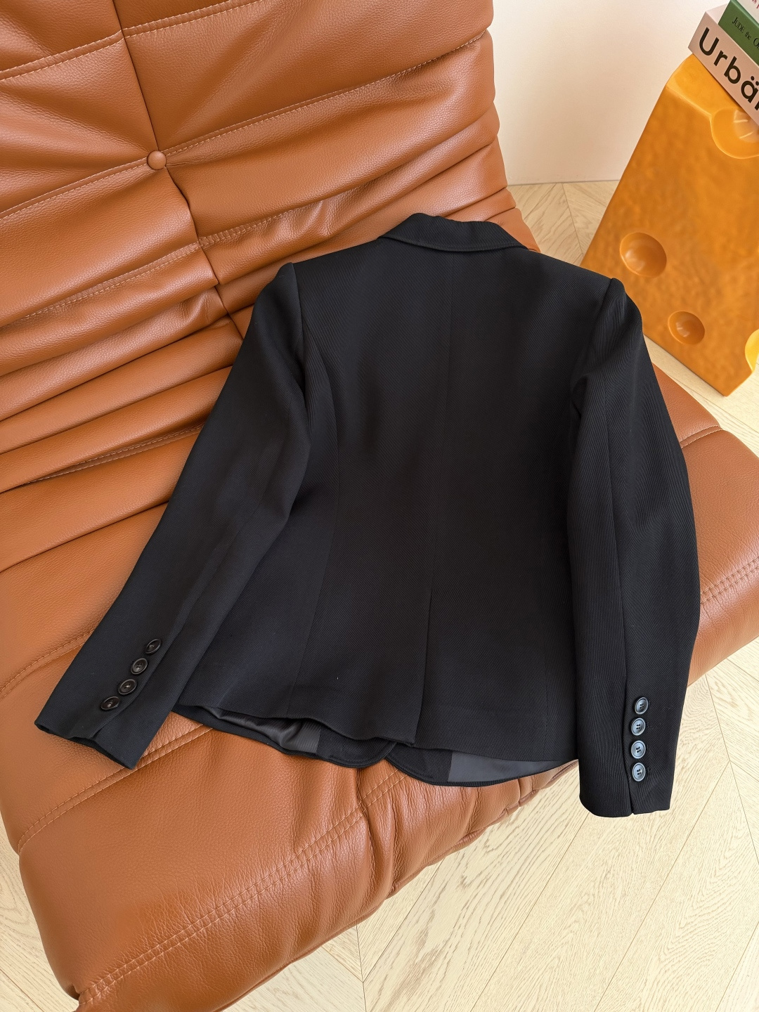 26新款 定制纯手工印度丝徽章西装外套 时髦感在线 实穿性很高 可休闲日常 职场OL也很适合 是合体剪裁