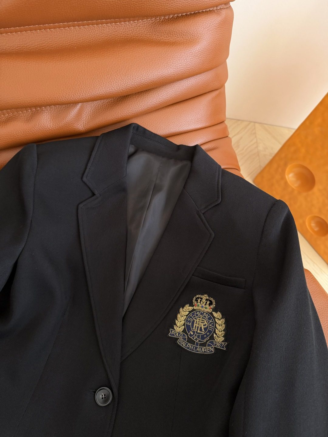 26新款 定制纯手工印度丝徽章西装外套 时髦感在线 实穿性很高 可休闲日常 职场OL也很适合 是合体剪裁