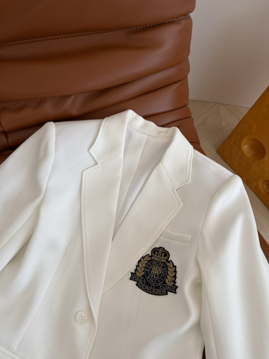 26新款 定制纯手工印度丝徽章西装外套 时髦感在线 实穿性很高 可休闲日常 职场OL也很适合 是合体剪裁