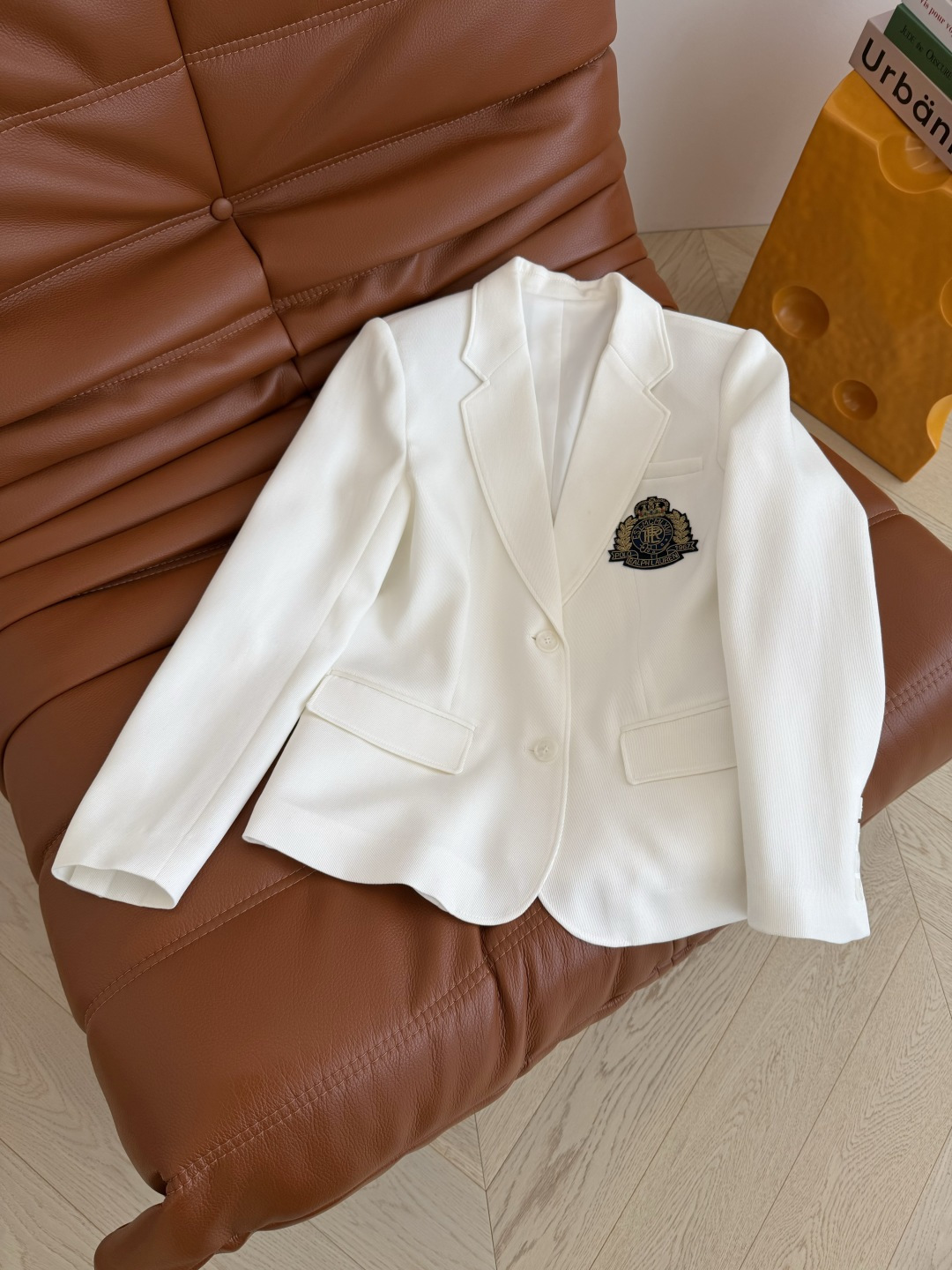 26新款 定制纯手工印度丝徽章西装外套 时髦感在线 实穿性很高 可休闲日常 职场OL也很适合 是合体剪裁