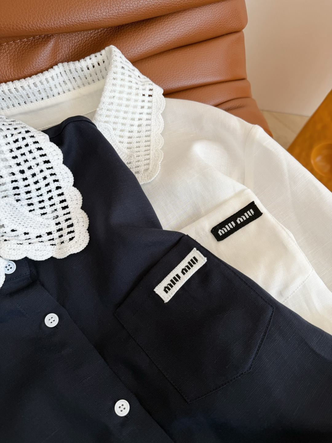 重磅衬衫 26ss 钩花领子拼接亚麻衬衫 采用进口的亚麻材质面料 表面自带肌理感 贴身很舒服 领子是重工