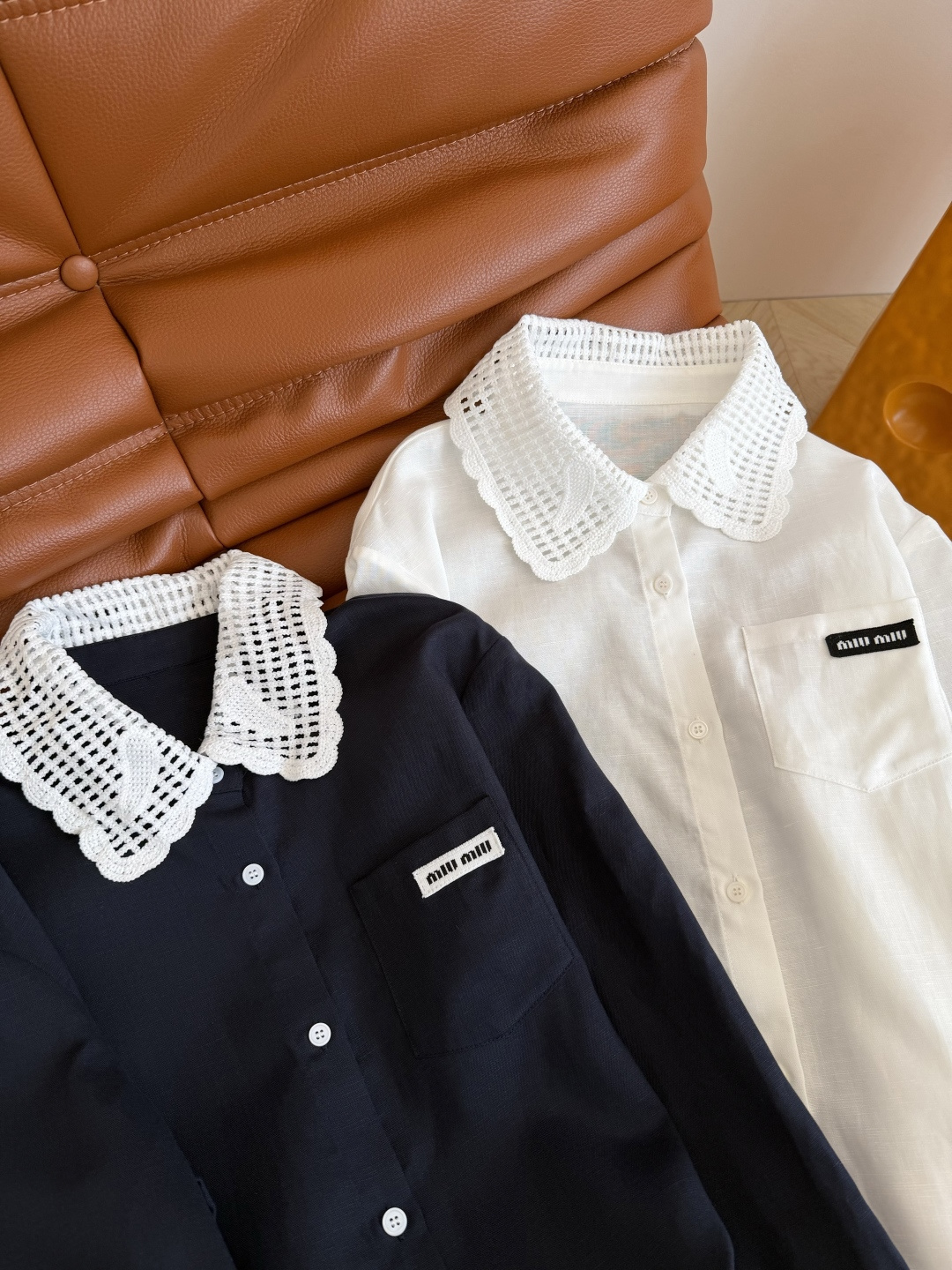 重磅衬衫 26ss 钩花领子拼接亚麻衬衫 采用进口的亚麻材质面料 表面自带肌理感 贴身很舒服 领子是重工