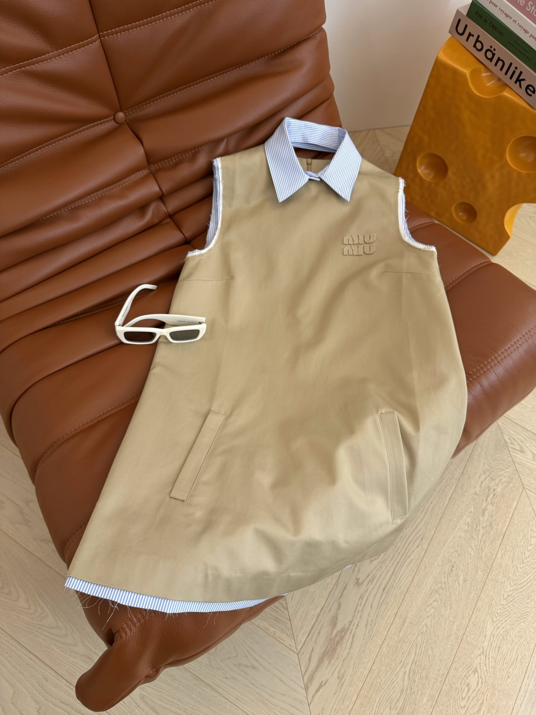 26新款 领子可拆卸假两件设计连衣裙 配色超好看 卡其色搭配浅蓝条纹 大胆撞色带来全新的视觉效果 很显活