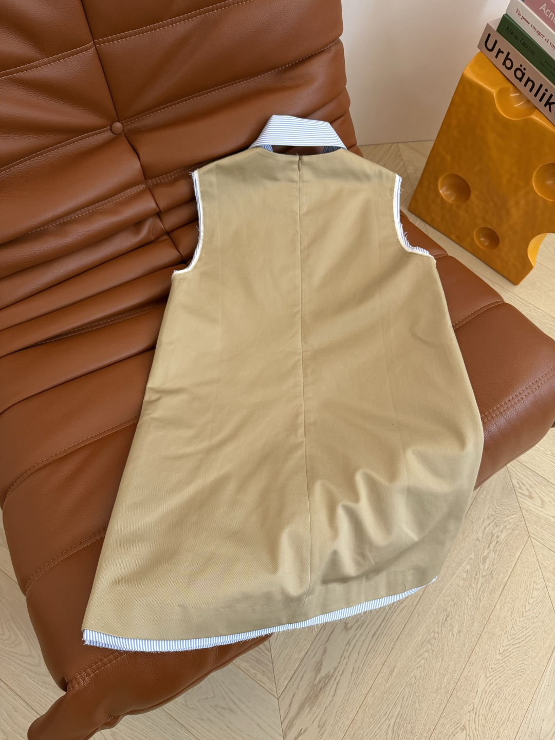 26新款 领子可拆卸假两件设计连衣裙 配色超好看 卡其色搭配浅蓝条纹 大胆撞色带来全新的视觉效果 很显活