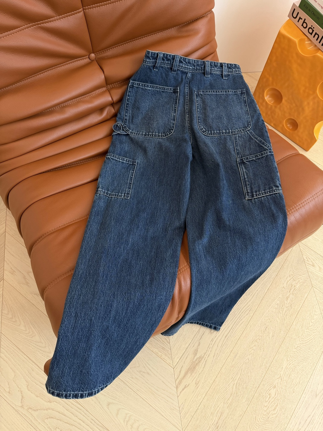 Jennie同款 26春夏 镂空立体双C图案装饰牛仔裤 重磅推荐 这一条上身太好看了啊 妥妥的高颜值牛仔