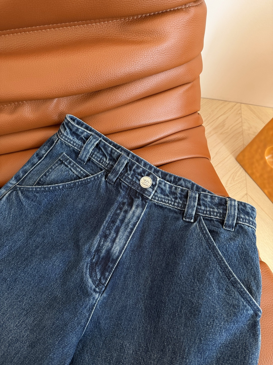 Jennie同款 26春夏 镂空立体双C图案装饰牛仔裤 重磅推荐 这一条上身太好看了啊 妥妥的高颜值牛仔