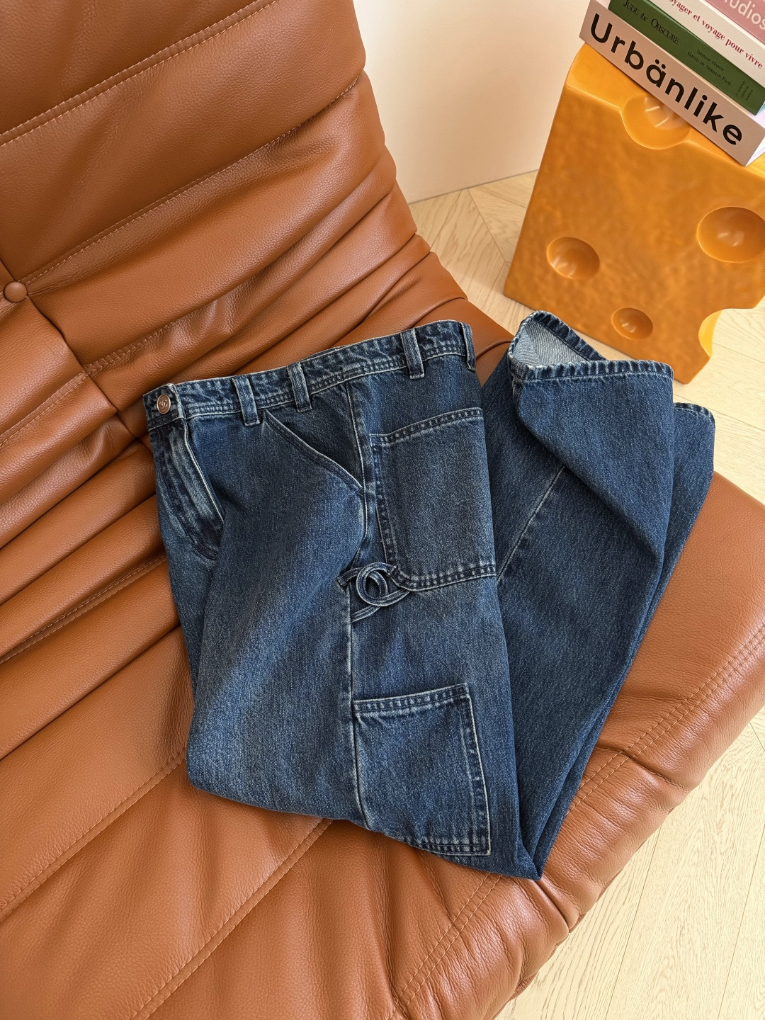 Jennie同款 26春夏 镂空立体双C图案装饰牛仔裤 重磅推荐 这一条上身太好看了啊 妥妥的高颜值牛仔