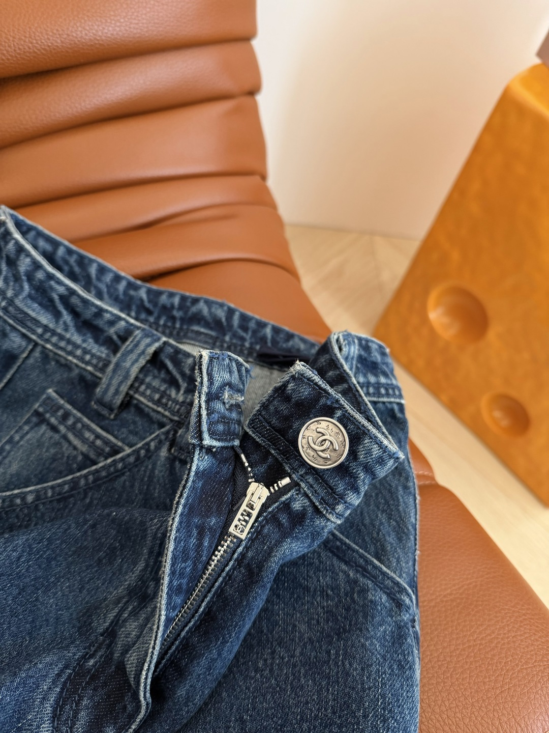 Jennie同款 26春夏 镂空立体双C图案装饰牛仔裤 重磅推荐 这一条上身太好看了啊 妥妥的高颜值牛仔