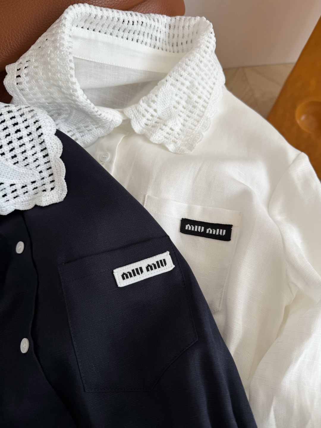 度假通勤皆可 26🆕🆕蕾丝钩花领子拼接亚麻连衣裙 经典徽标装饰 通勤或者度假皆可的长裙 完全不挑人 腰部