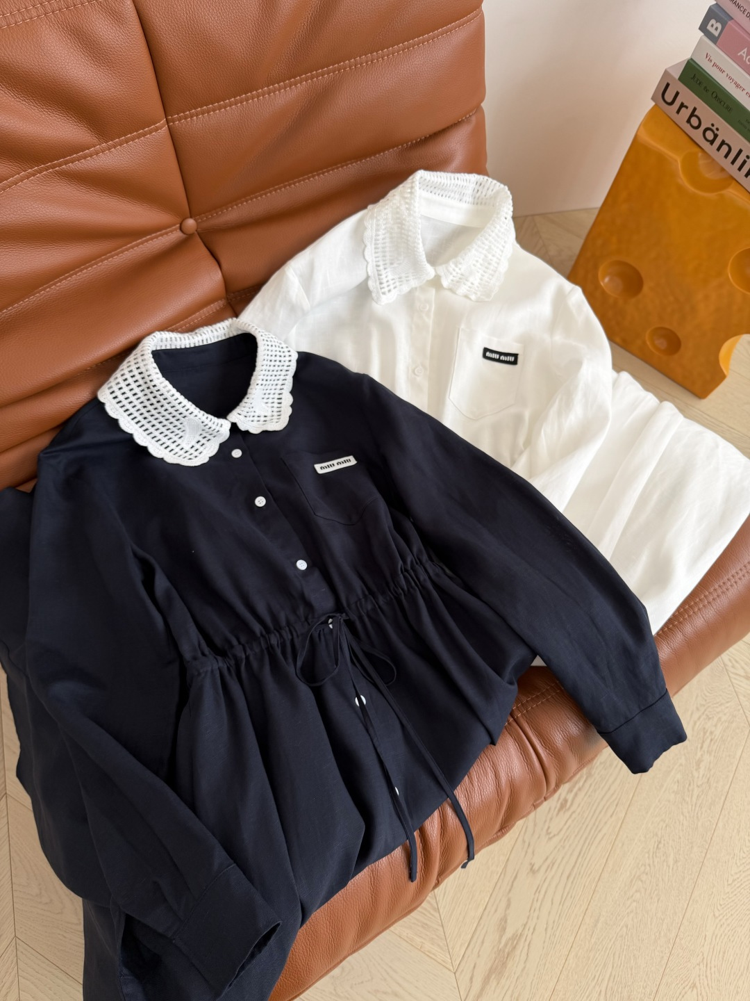 度假通勤皆可 26🆕🆕蕾丝钩花领子拼接亚麻连衣裙 经典徽标装饰 通勤或者度假皆可的长裙 完全不挑人 腰部