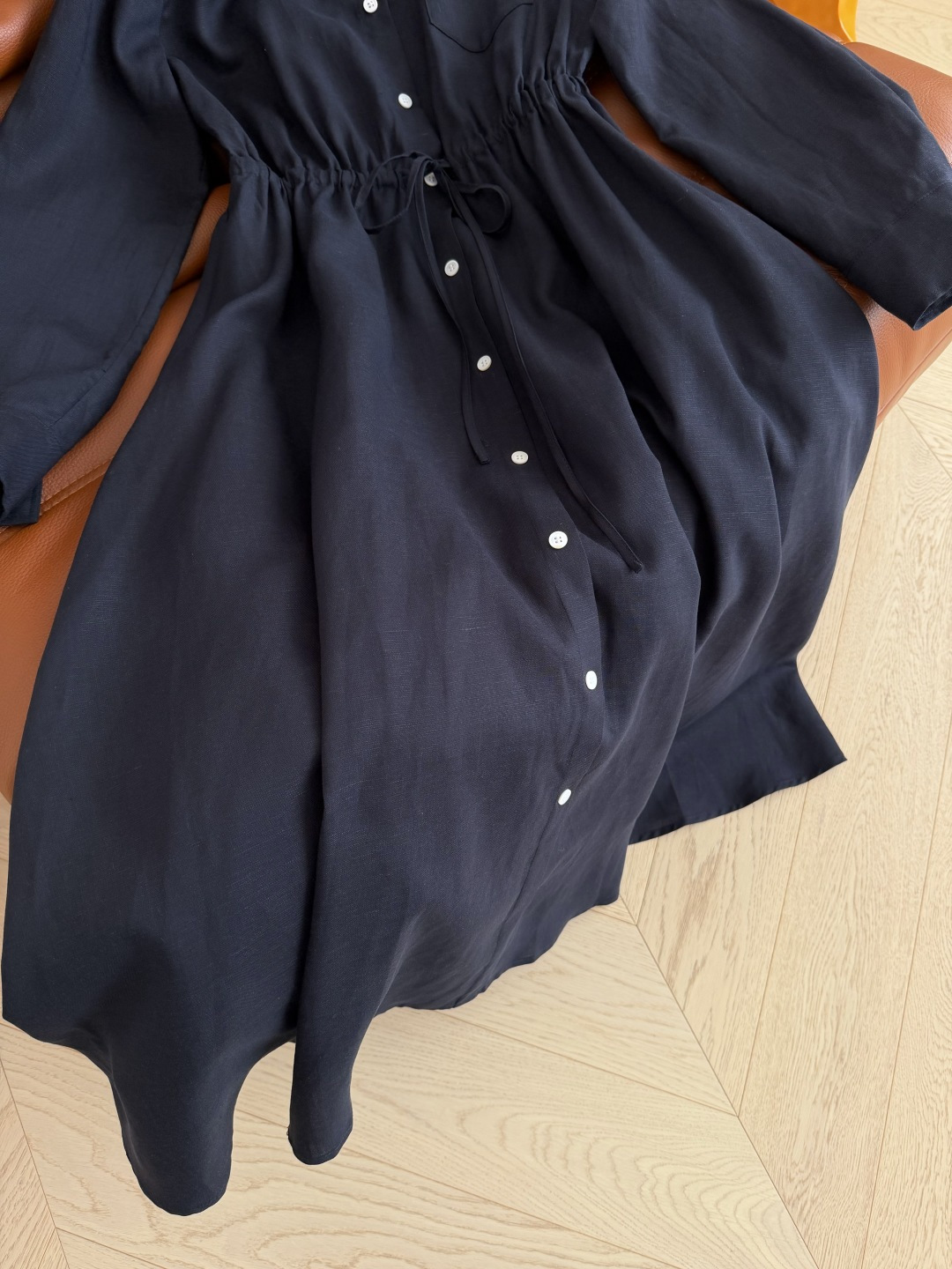 度假通勤皆可 26🆕🆕蕾丝钩花领子拼接亚麻连衣裙 经典徽标装饰 通勤或者度假皆可的长裙 完全不挑人 腰部