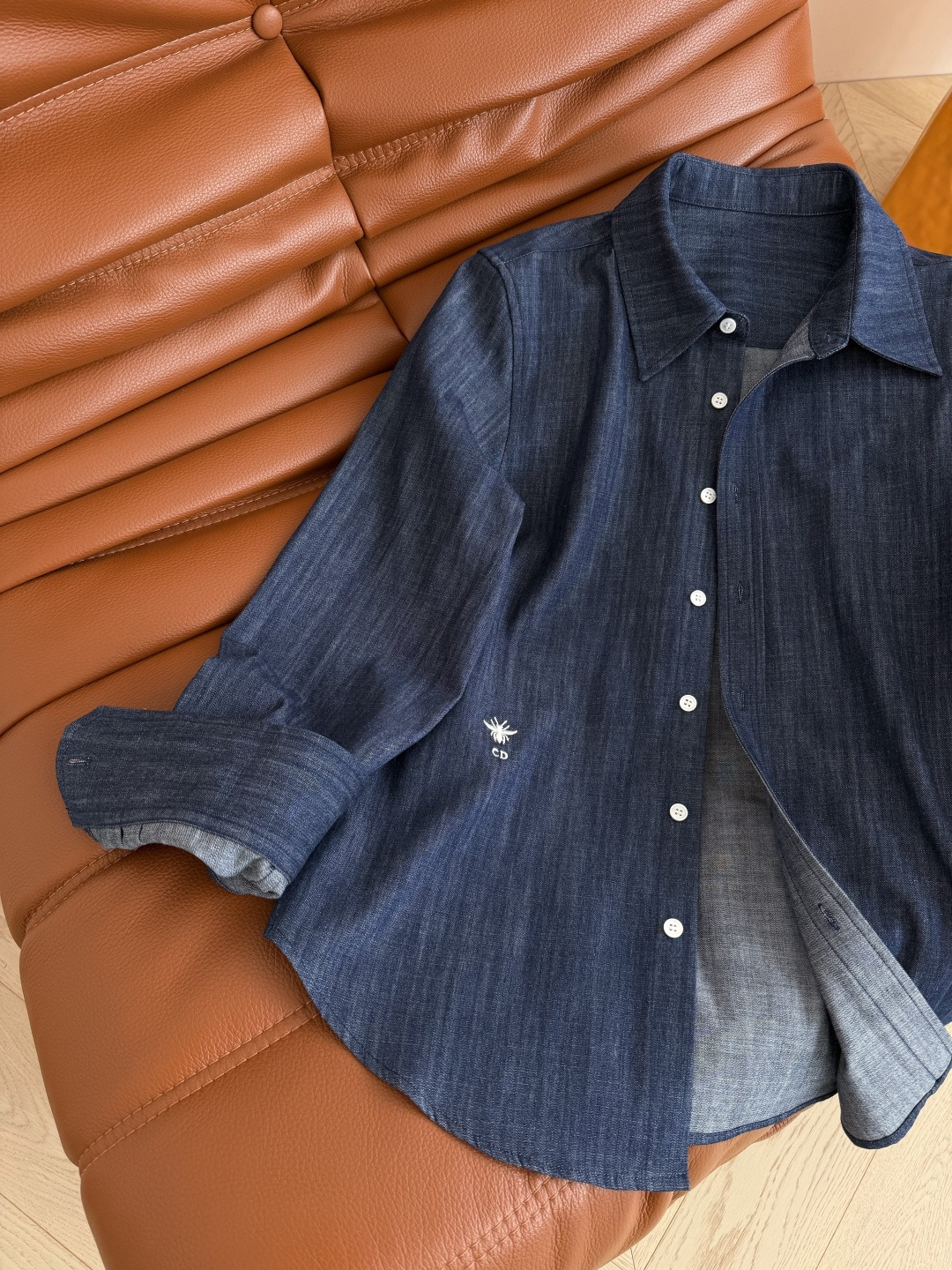 美式休闲推荐 26ss 小蜜蜂刺绣牛仔衬衫 日常搭配休闲慵懒款 自带复古buff 上身秒变博主范 版型比