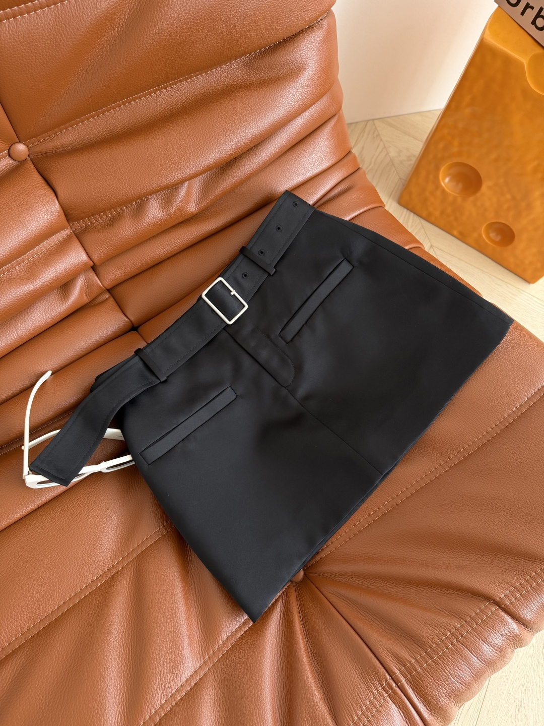 无论和什么单品都能搭出不一样的Feel 26新款 腰带设计短半裙 内衬是短裤 所以不用担心走光 上身就是