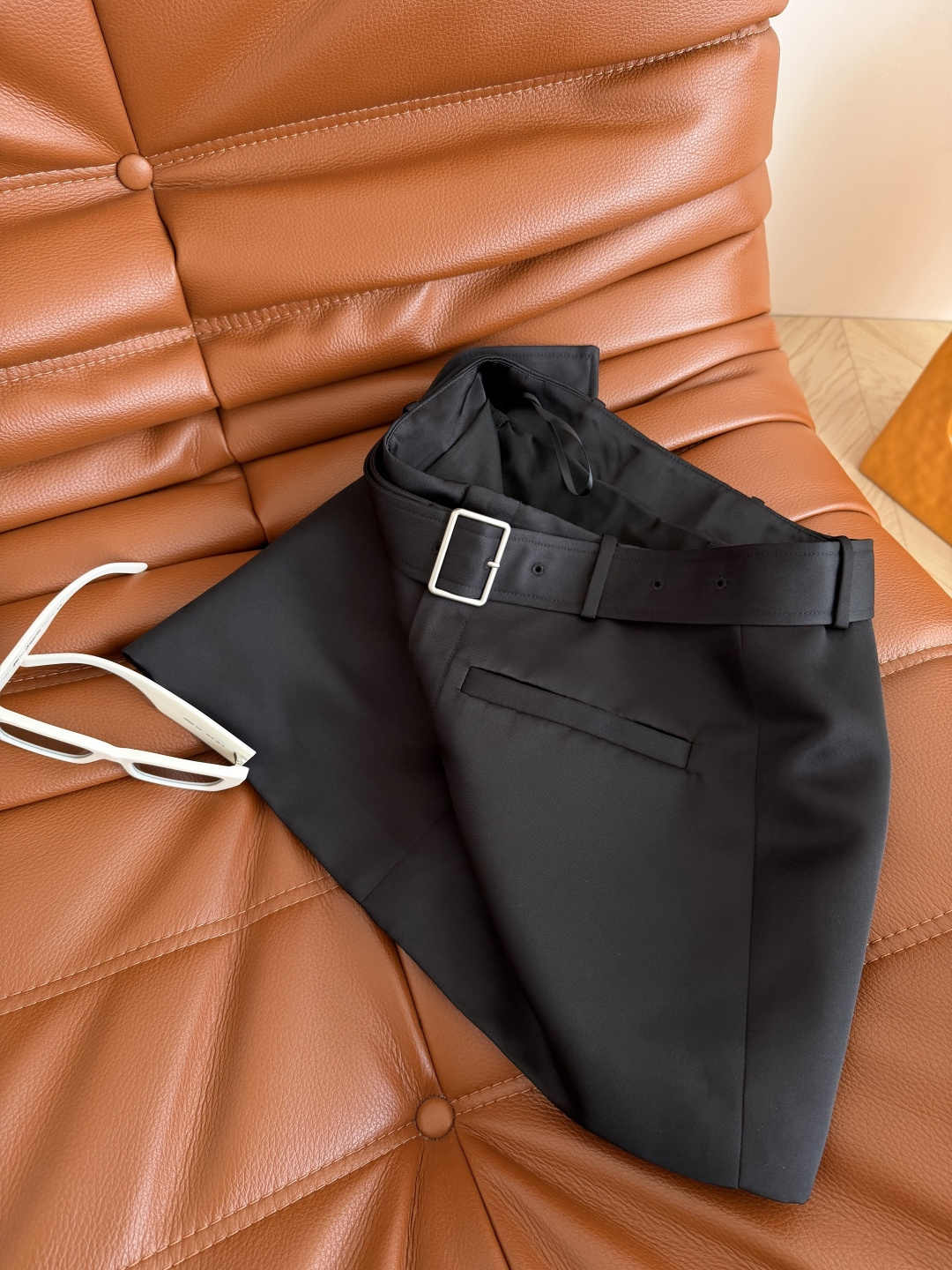 无论和什么单品都能搭出不一样的Feel 26新款 腰带设计短半裙 内衬是短裤 所以不用担心走光 上身就是