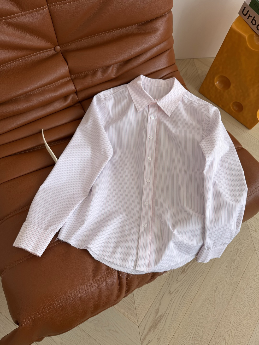 简约实穿款 26春夏 门襟边网纱拼接设计衬衫 清爽清新的条纹配色 属于夏季的颜色 足够日常又有时髦感 还