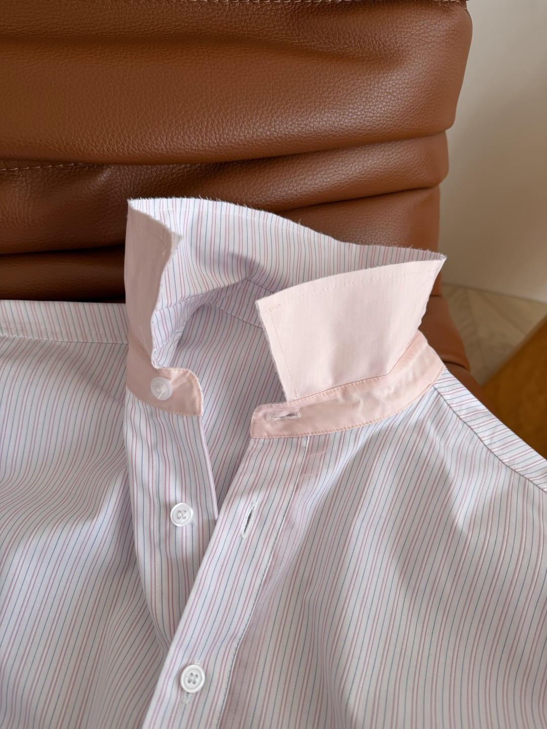 简约实穿款 26春夏 门襟边网纱拼接设计衬衫 清爽清新的条纹配色 属于夏季的颜色 足够日常又有时髦感 还