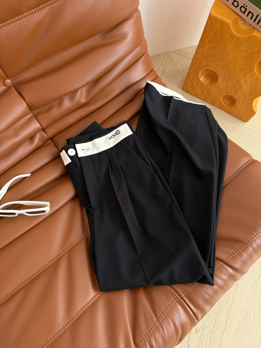 时髦西裤 26ss 夏季专属轻薄款西裤 毛边设计撞色腰头拼接 字母logo刺绣点缀 很有设计感 裤脚也拼