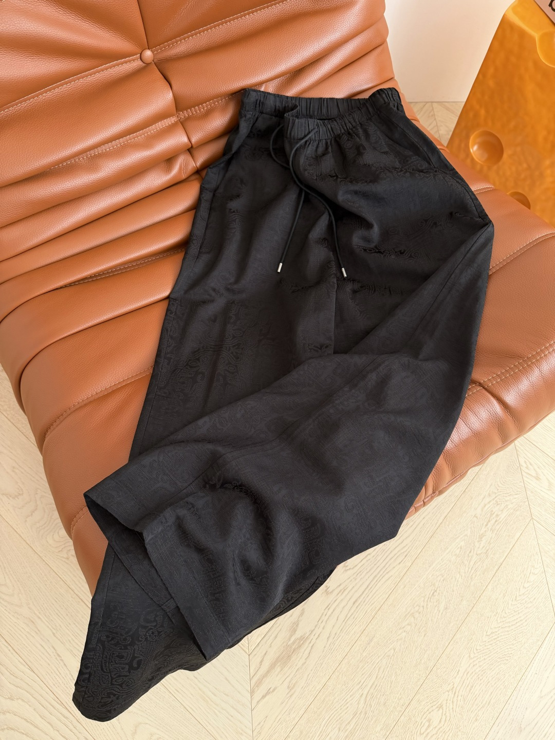 巨好穿 26ss 复古提花醋酸裤子 日常搭配休闲慵懒 自带褶皱纹理效果的混纺醋酸面料 上身丝滑冰凉 透气