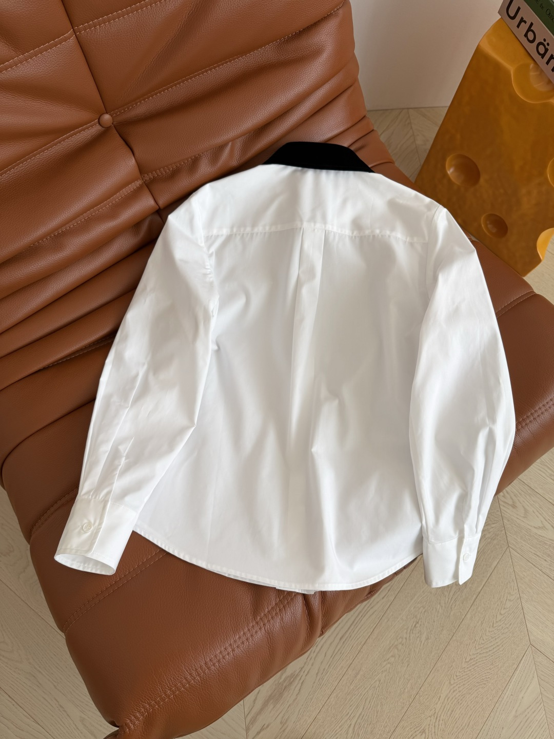 自带高级感衬衫 26ss 丝绒领子拼接衬衫 日常休闲或者高阶通勤皆可 实穿性很高 丝绒领子拼接很显高级感