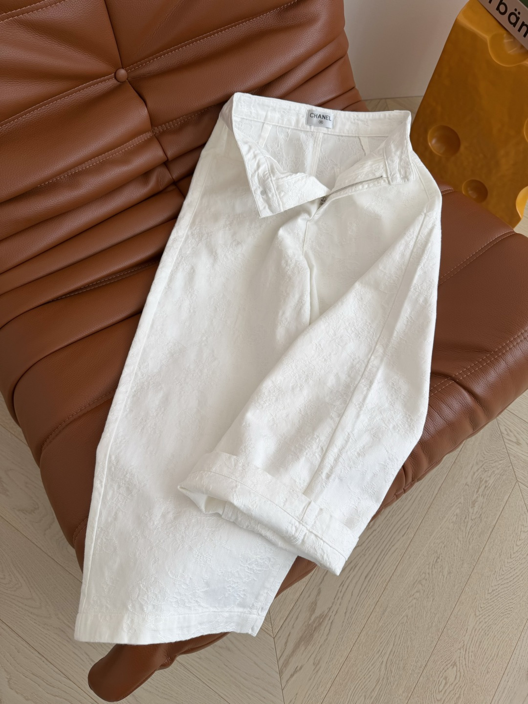 26新款 山茶花提花图案九分牛仔裤 夏季清爽必备款 时髦风格轻松Get 不管是搭配T恤或者衬衫都可以 山