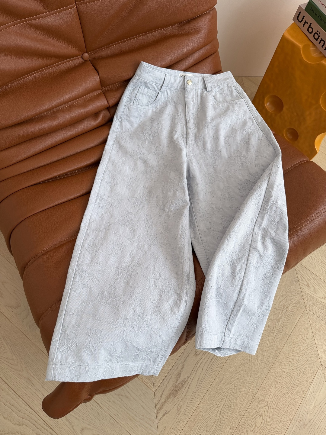 26新款 山茶花提花图案九分牛仔裤 夏季清爽必备款 时髦风格轻松Get 不管是搭配T恤或者衬衫都可以 山