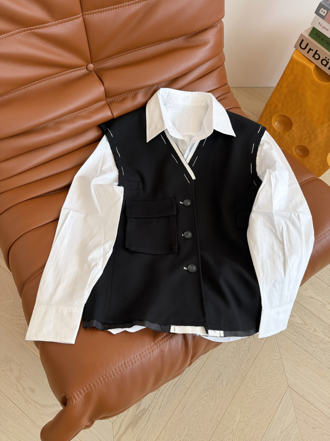 26新品 撞色手工线设计马甲外套 休闲慵懒 叠穿必备 率性干练 宽松自在 可以叠穿衬衫或者T恤 卫衣都可