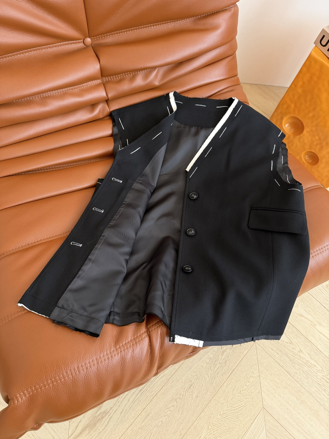 26新品 撞色手工线设计马甲外套 休闲慵懒 叠穿必备 率性干练 宽松自在 可以叠穿衬衫或者T恤 卫衣都可