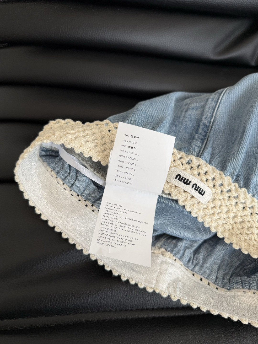 百搭藏肉显瘦 26ss 重工钩花松紧腰设计牛仔裤 渐变色洗水超好看 比较日常休闲与慵懒兼备的裤子 T恤或