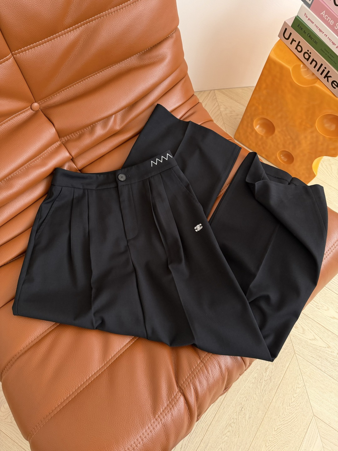 26ss 波浪线凯旋门刺绣西裤 基础不缺细节感 百搭又有造型效果 腰头的波浪线和口袋边的凯旋门图案相呼应