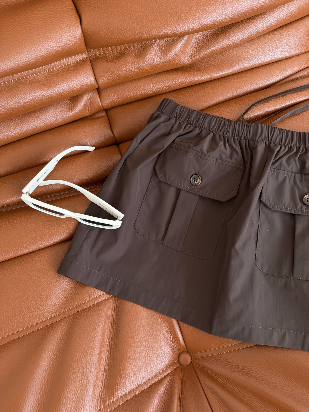 不可缺少的单品 26春夏 工装风口袋设计尼龙半裙 随便搭上衣都不会出错 宽松工装风版型藏肉不局促 夏日穿