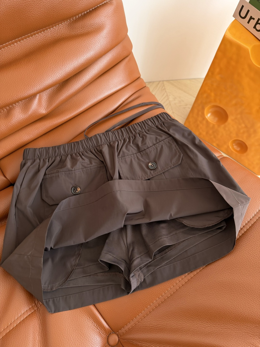 不可缺少的单品 26春夏 工装风口袋设计尼龙半裙 随便搭上衣都不会出错 宽松工装风版型藏肉不局促 夏日穿