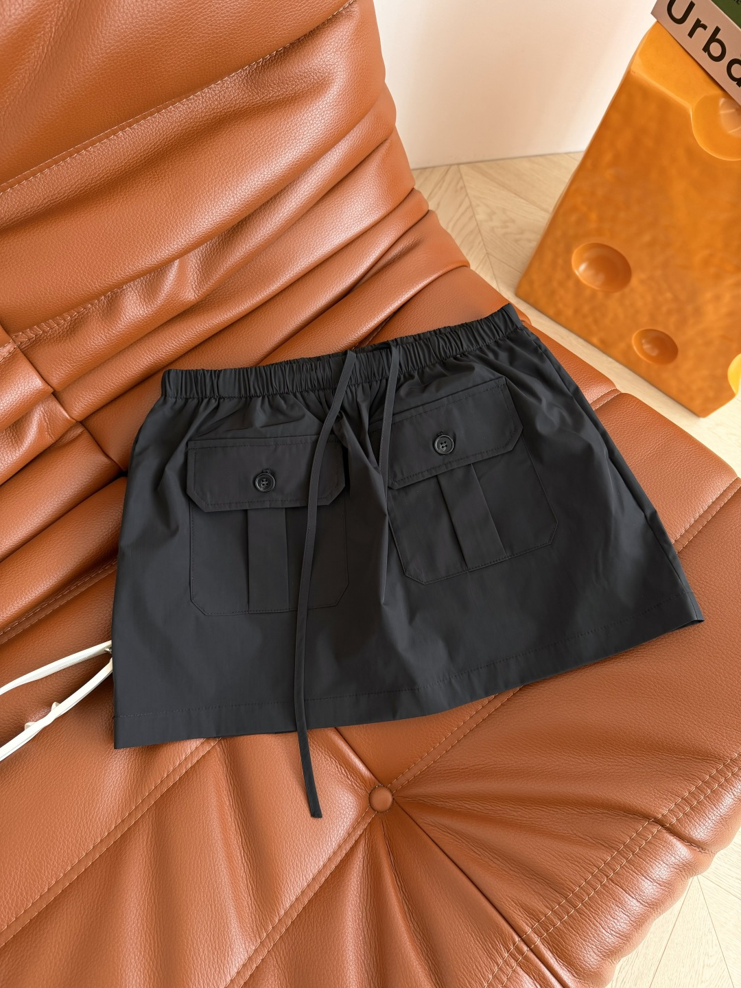 不可缺少的单品 26春夏 工装风口袋设计尼龙半裙 随便搭上衣都不会出错 宽松工装风版型藏肉不局促 夏日穿