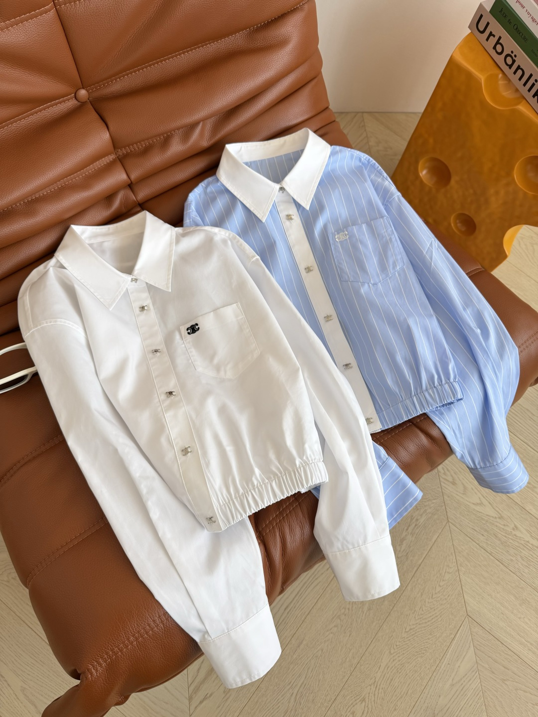 26ss 凯旋门刺绣短款衬衫 日常款 不管是通勤或者逛街约会都不会出错的衬衫 下摆松紧设计短款版型剪裁 