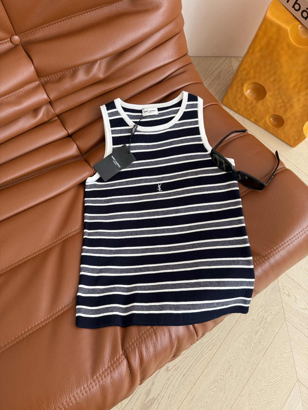 26春夏 字母logo刺绣条纹针织背心 夏季实穿款 轻薄款针织纱线 透气舒适 日常出街或者度假都OK 很