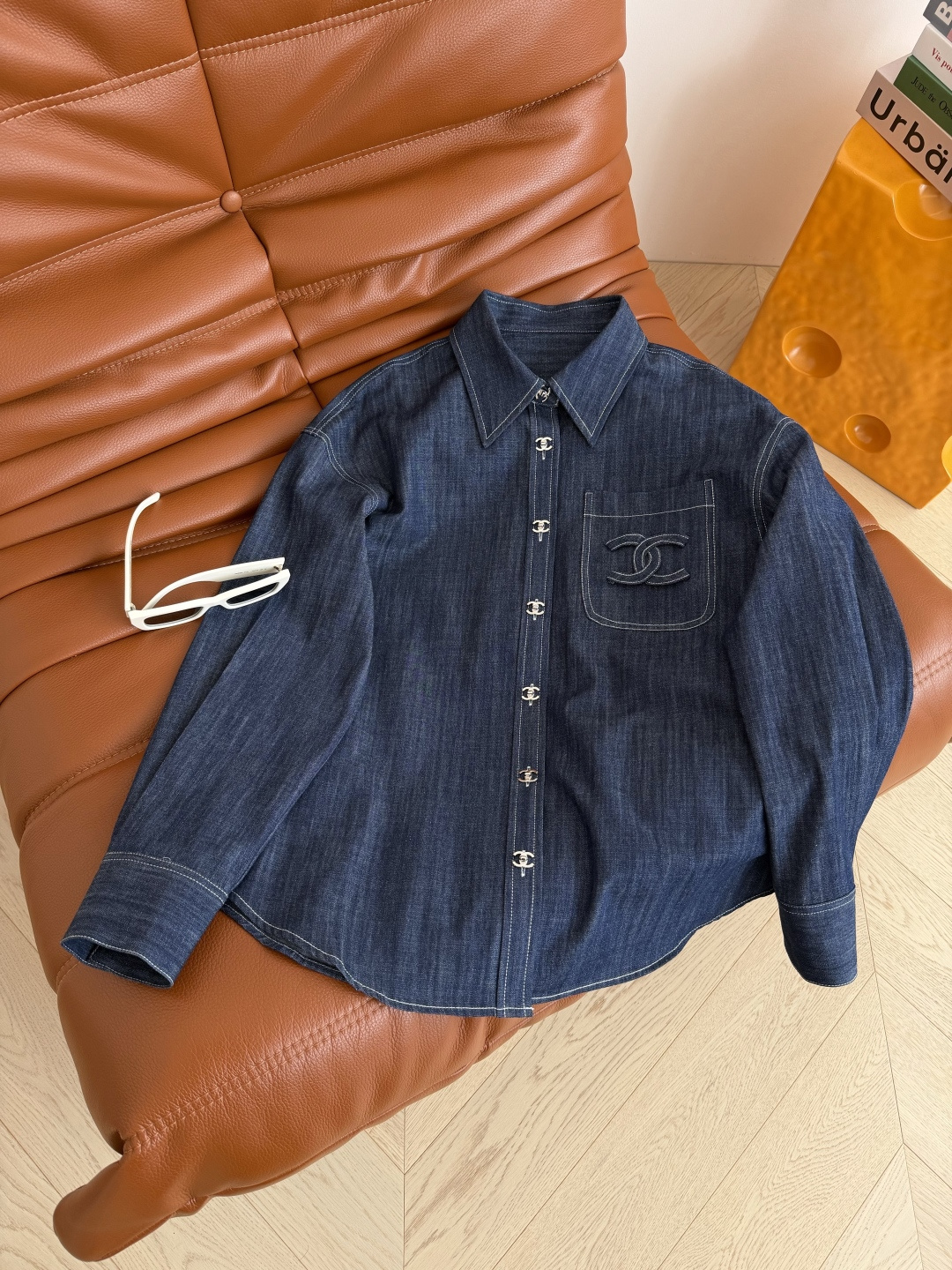 美式休闲 26ss 立体手工双c装饰牛仔衬衫 日常休闲的一款衬衫 上身很有范 气质感在线 纯手工剪裁的双