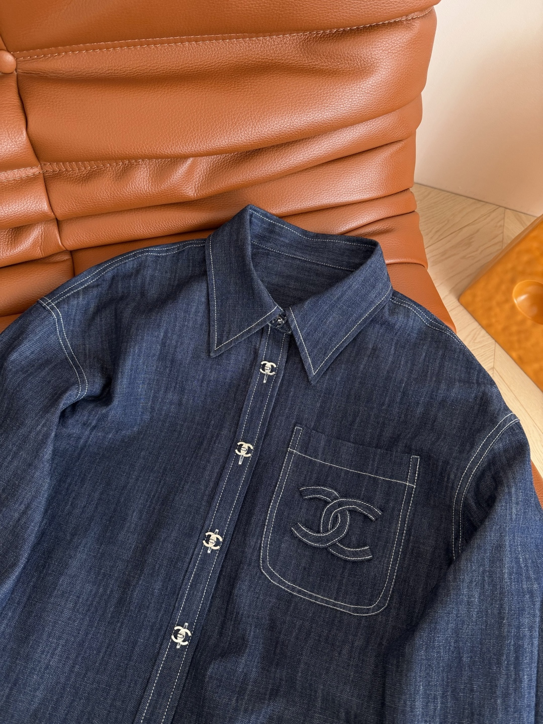 美式休闲 26ss 立体手工双c装饰牛仔衬衫 日常休闲的一款衬衫 上身很有范 气质感在线 纯手工剪裁的双