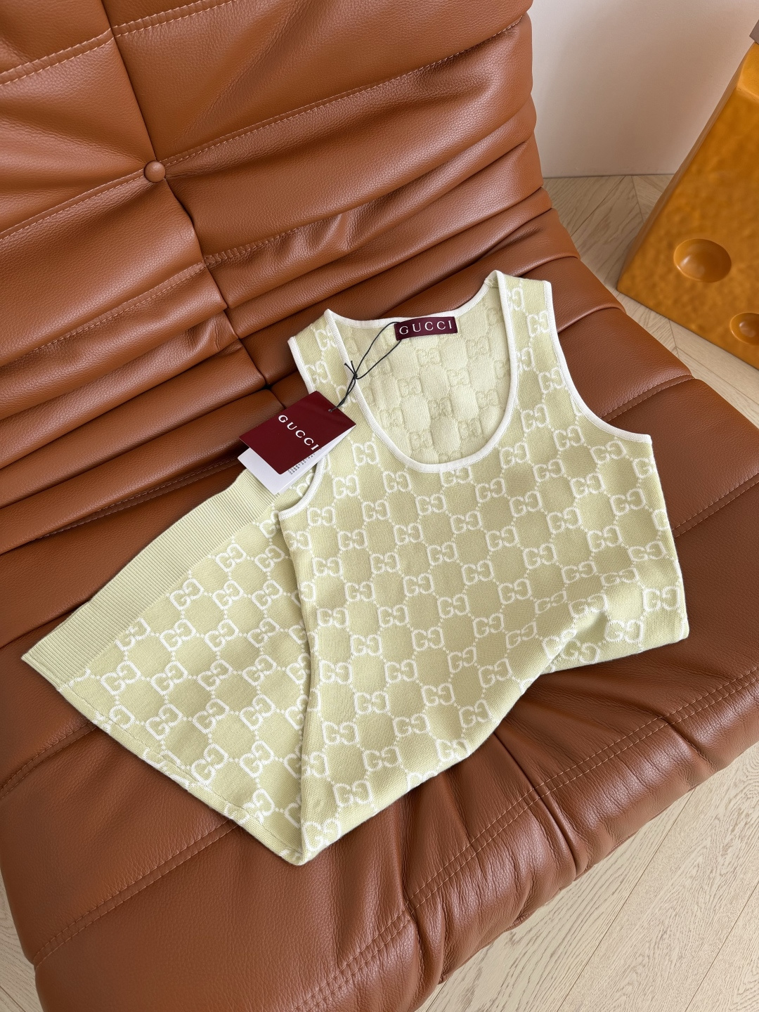 超好看的薄荷绿 26春夏 经典图案提花无袖针织连衣裙 日常出街随意穿 很好出片 背心无袖设计 里面还可以