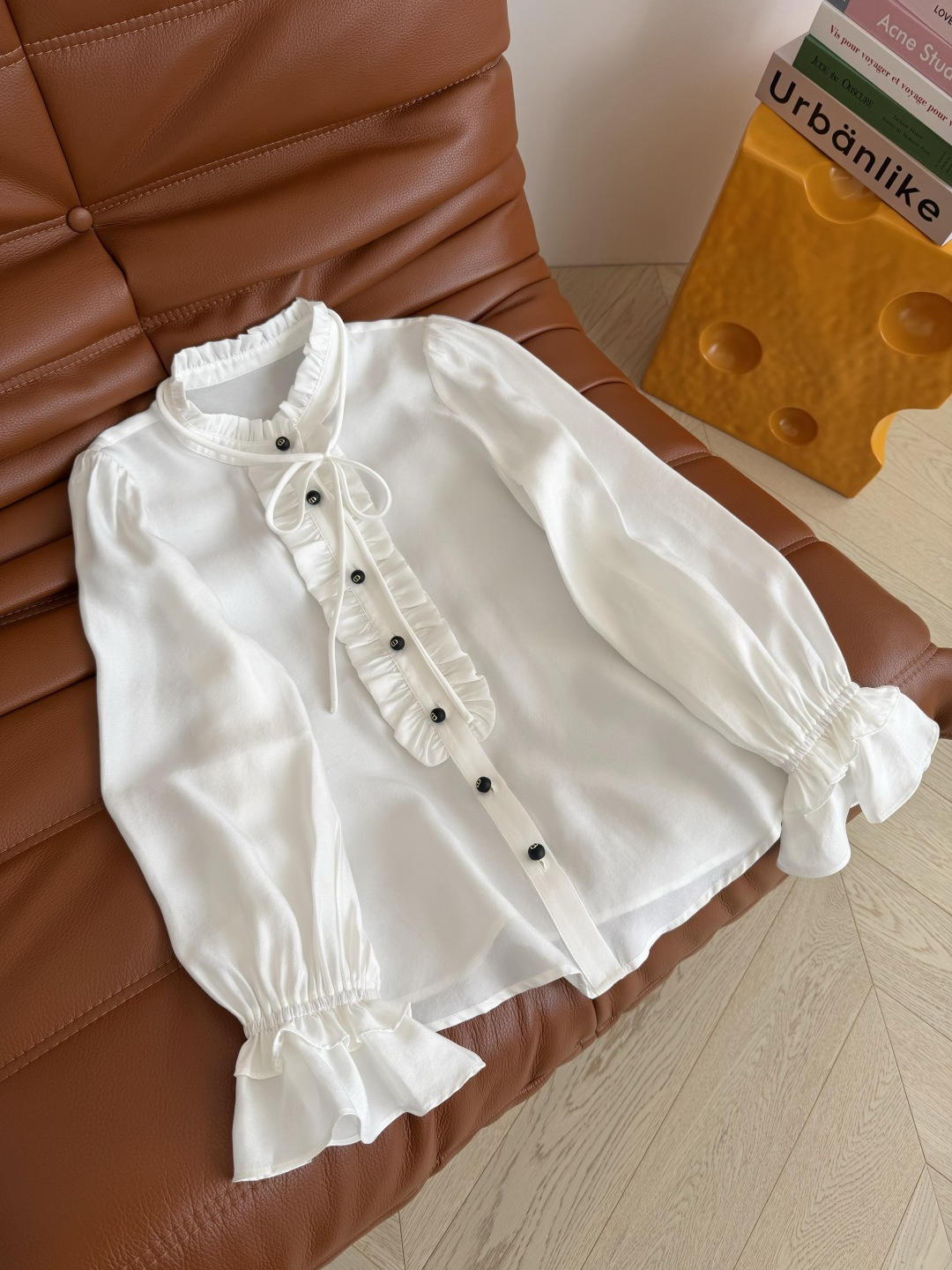 复古巴黎风 26春夏 系带设计木耳花边领子衬衫 精致百搭 一股法式优雅复古风 花边小立领+可拆卸系带设计