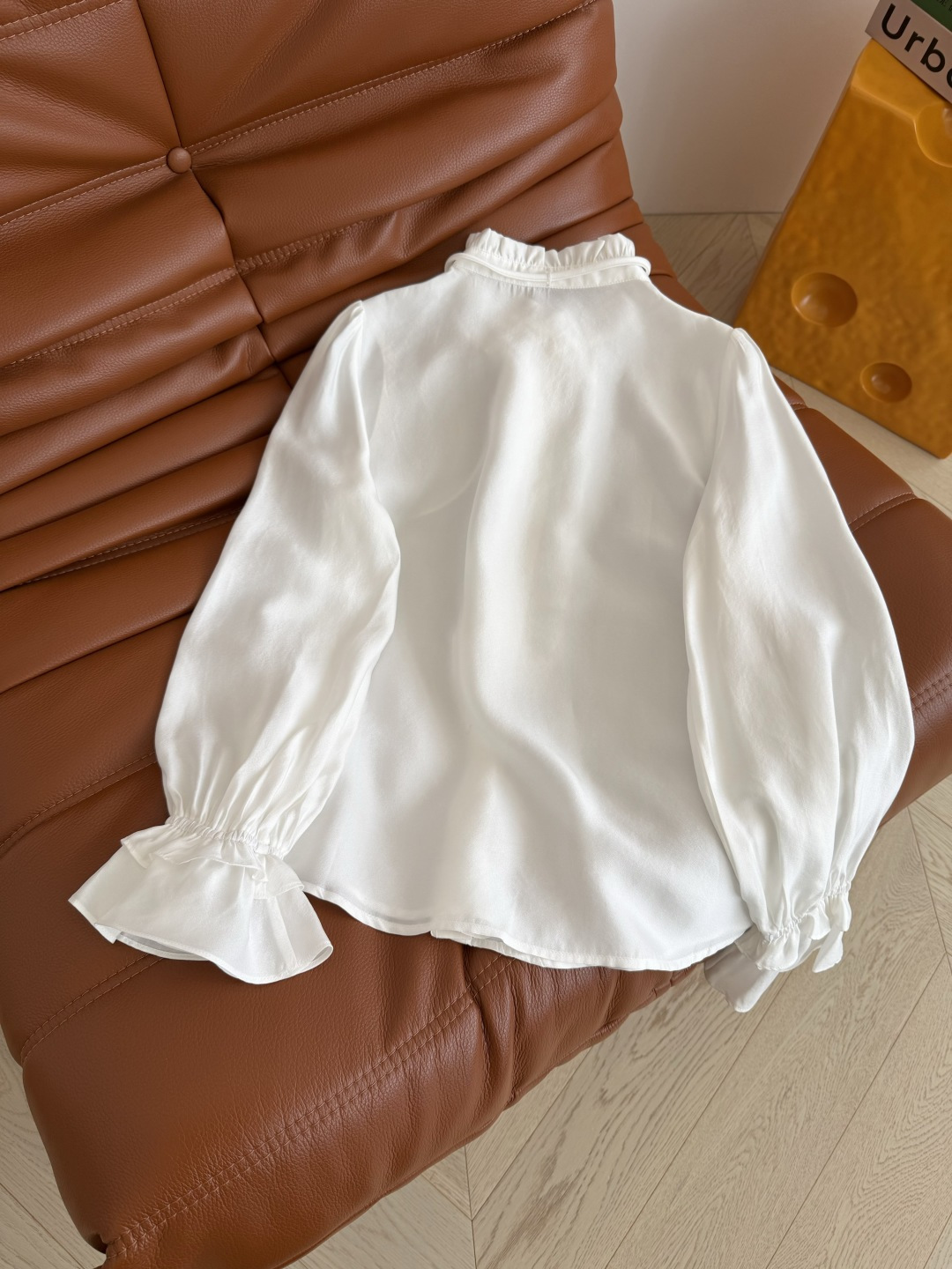 复古巴黎风 26春夏 系带设计木耳花边领子衬衫 精致百搭 一股法式优雅复古风 花边小立领+可拆卸系带设计