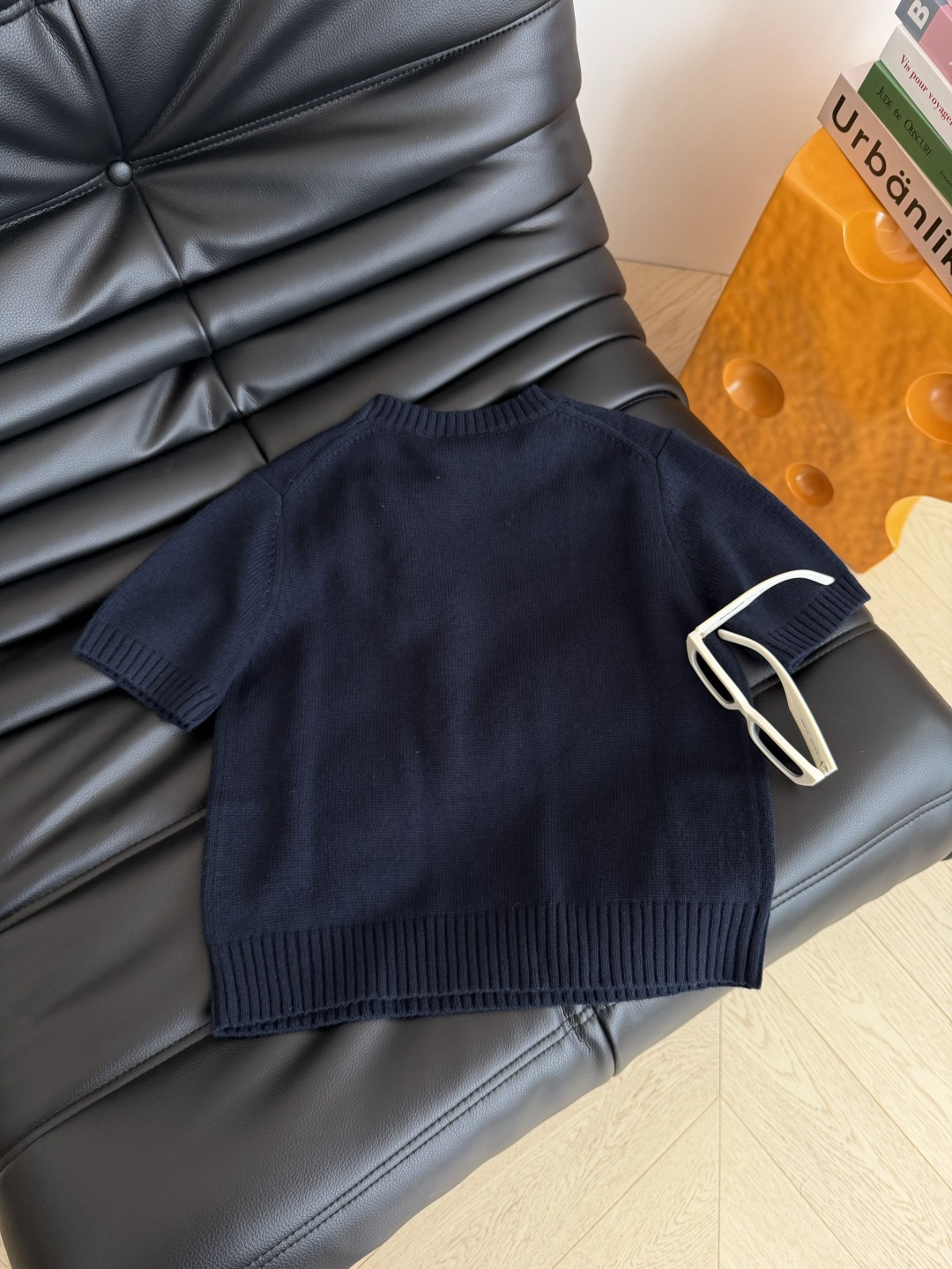 26新款 小碎花刺绣logo针织上衣 繁花似锦 春意盎然 一股清新的气息 是颜值很高的一件针织衫 很重工