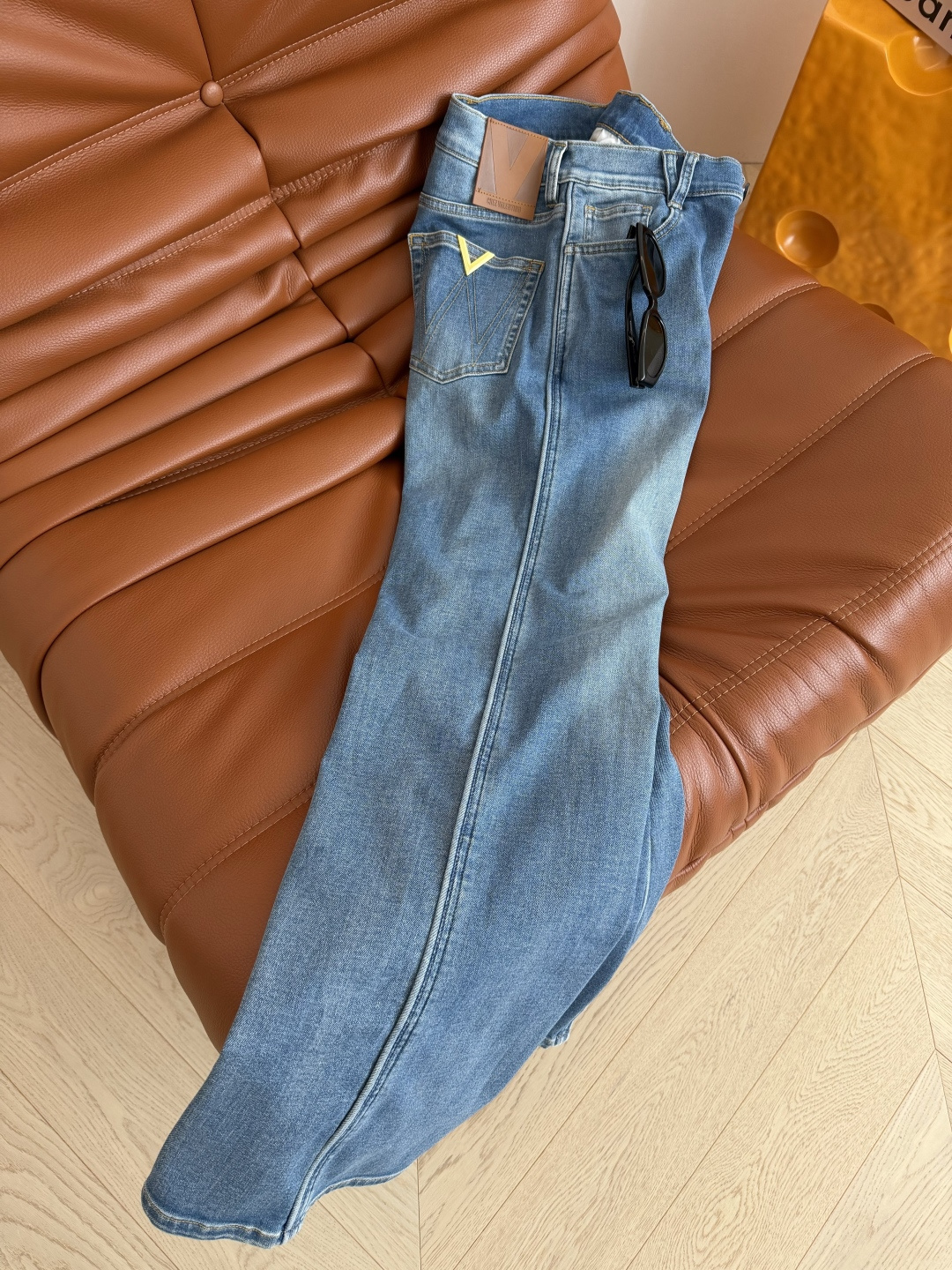 26春夏 V金属装饰直筒牛仔裤 夏季好穿的牛仔裤 直筒的版型 不管是什么腿型通通都可以显瘦拉直双腿视觉效