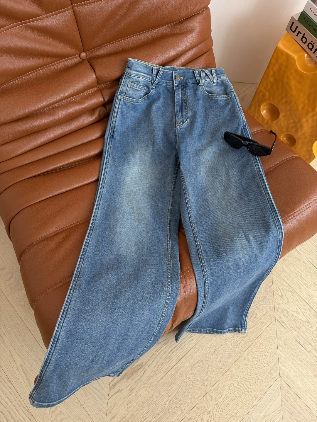 26春夏 V金属装饰直筒牛仔裤 夏季好穿的牛仔裤 直筒的版型 不管是什么腿型通通都可以显瘦拉直双腿视觉效