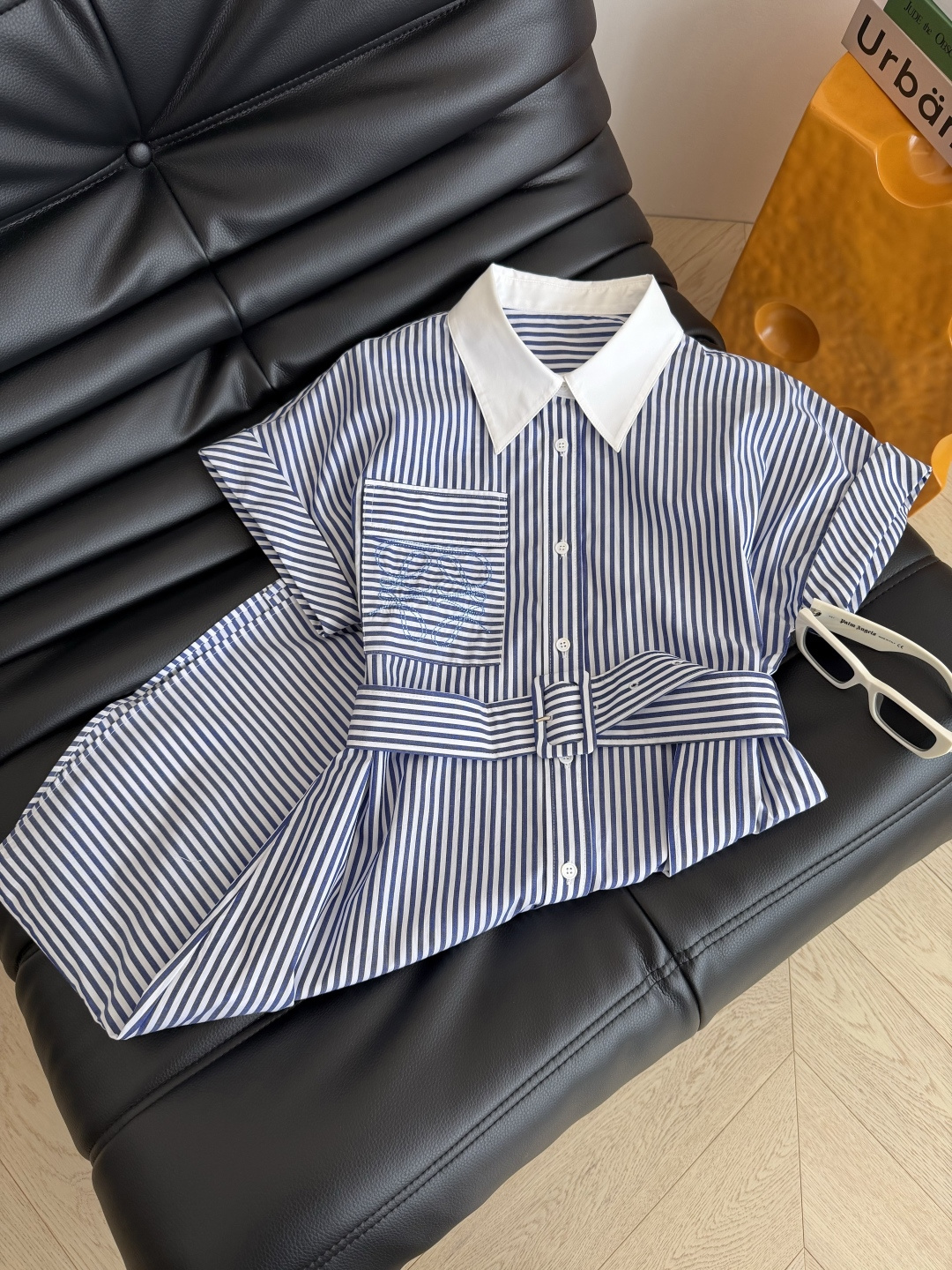 26春夏 方形logo刺绣装饰衬衫连衣裙 清爽的蓝白条纹 夏日慵懒与休闲范 不管是通勤或者度假日常都推荐