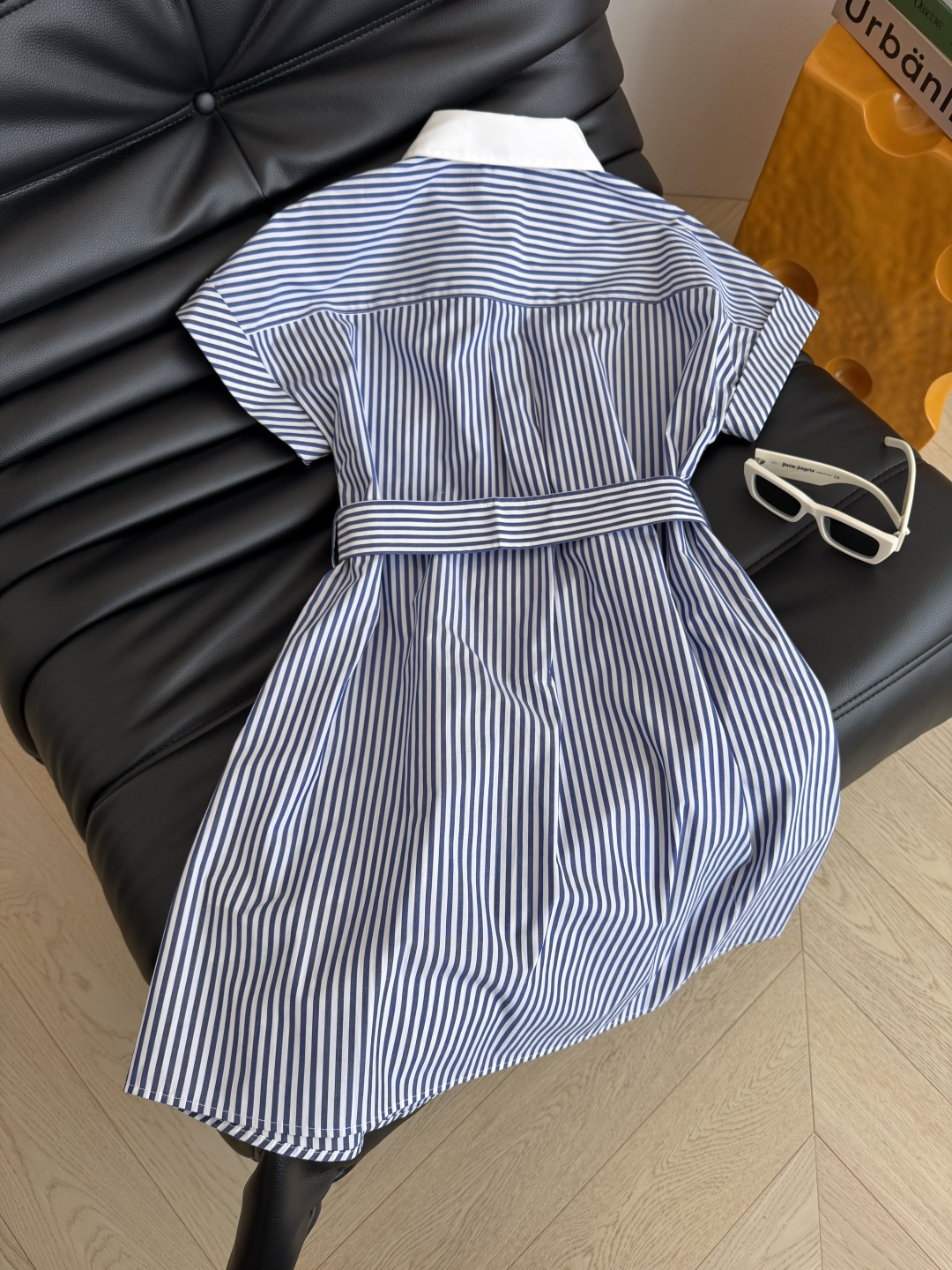 26春夏 方形logo刺绣装饰衬衫连衣裙 清爽的蓝白条纹 夏日慵懒与休闲范 不管是通勤或者度假日常都推荐