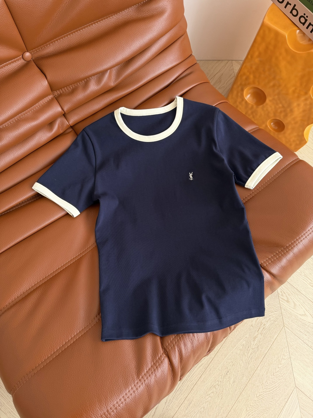 NO:774857,26 new style navy blue T-shirt with small logo embroidery. Versatile and easy-to-wear T-shirt. Slim-fitting version. No matter what body shape you are, you can hide the fat and look slimmer. Wear the Korean girl group style. Contrast color trim design. Small logo embroidery embellishment on the chest. Three sizes in one color, saint laurent-clothing, saint laurent, tees, t-shirt,1986090926新款 小logo刺绣藏蓝色T恤 百搭好穿的T恤 修身合体的版型 不管是什么身材都可以藏肉显瘦 穿出韩系女团风 撞色镶边设计 胸前小logo刺绣点缀 一色三码,圣罗兰-服装,saint laurent,tees，t-shirt,,Women's clothing