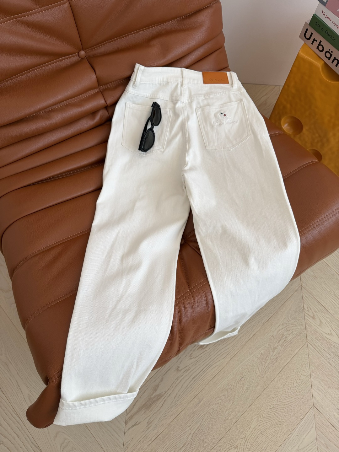 老钱牛仔裤 26新款 后备口袋刺绣字母logo白色牛仔裤 大长腿一气呵成 不露腿也可以穿出腿精效果 版型