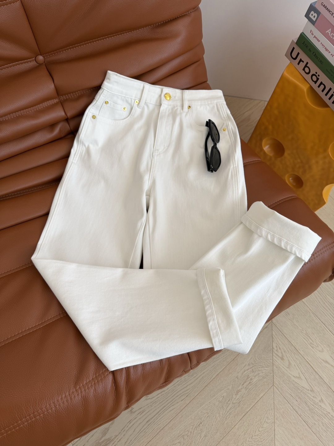 老钱牛仔裤 26新款 后备口袋刺绣字母logo白色牛仔裤 大长腿一气呵成 不露腿也可以穿出腿精效果 版型