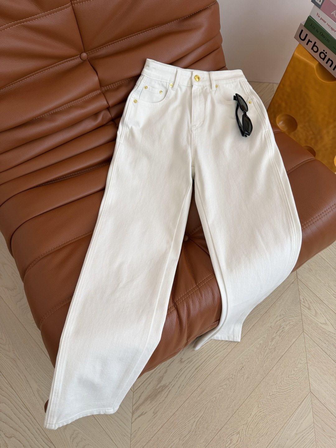 老钱牛仔裤 26新款 后备口袋刺绣字母logo白色牛仔裤 大长腿一气呵成 不露腿也可以穿出腿精效果 版型